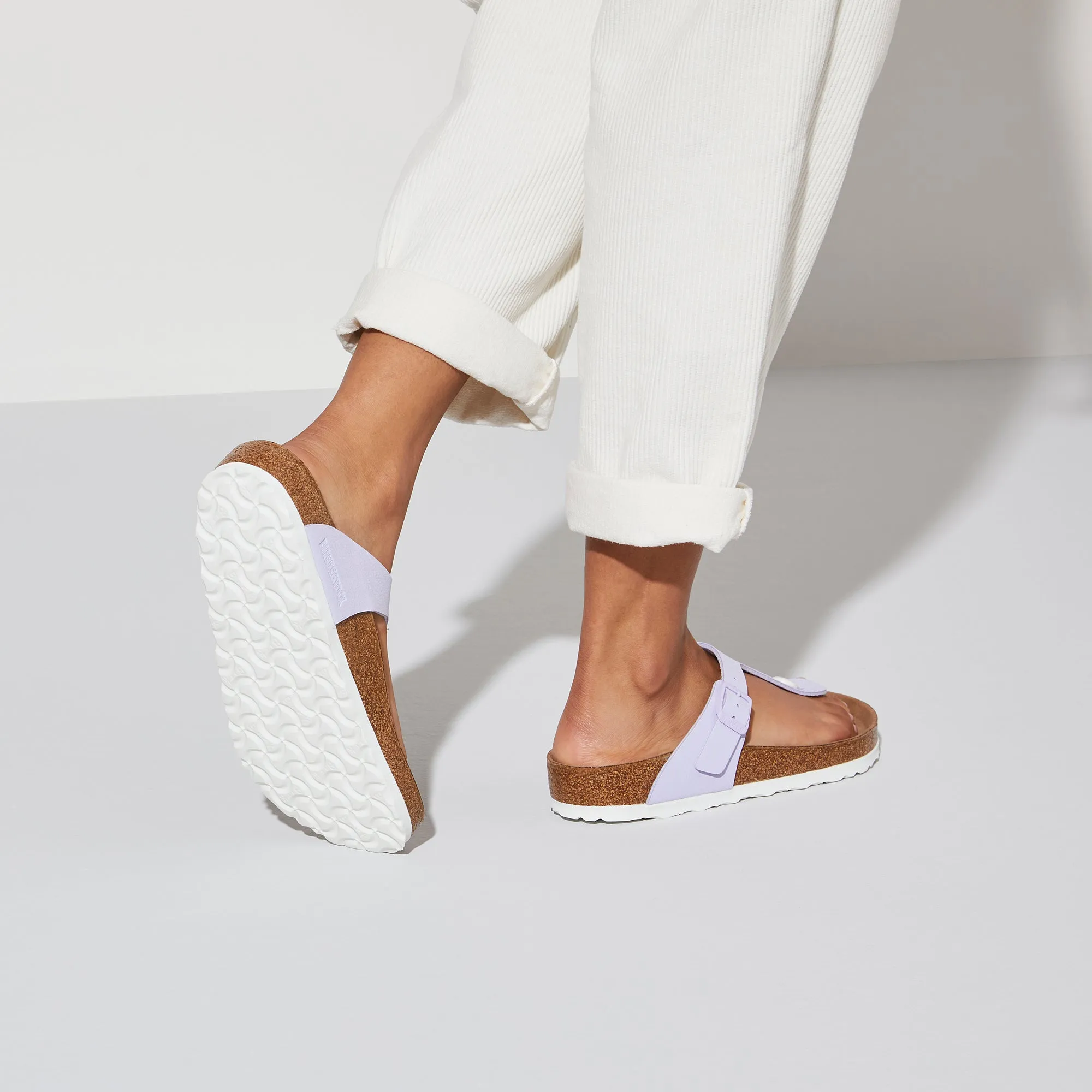 BIRKENSTOCK GIZEH VEGAN REGULAR FIT IN LAVENDER
