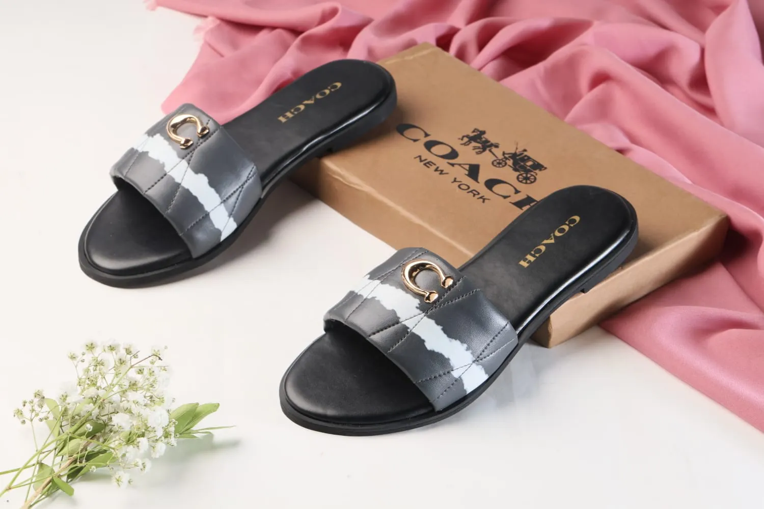 COACH METAL LOGO FLAT SLIDES - BLACK WHITE