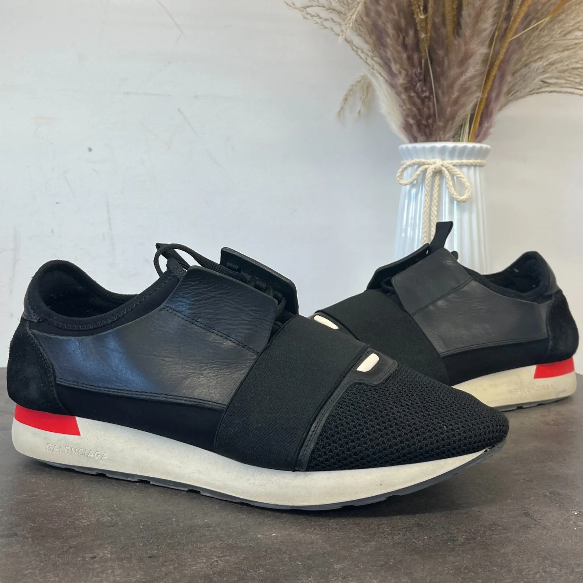 Men's Race Runner Low Trainers Black Size EU 42 / UK 8