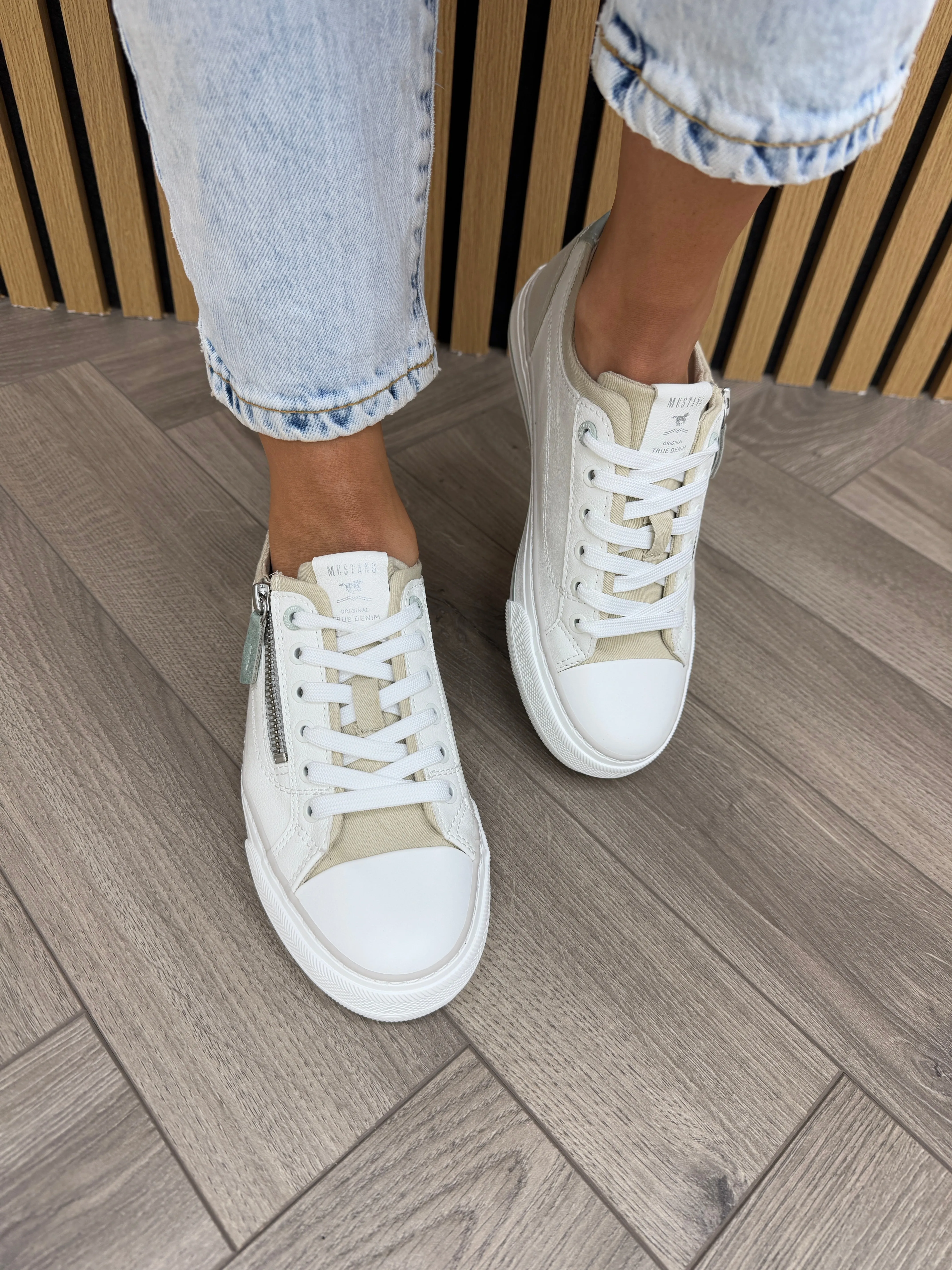 Mustang (SS25) Lace Up Trainer With Side Zip 1272-310-14 - White/Beige (M6)
