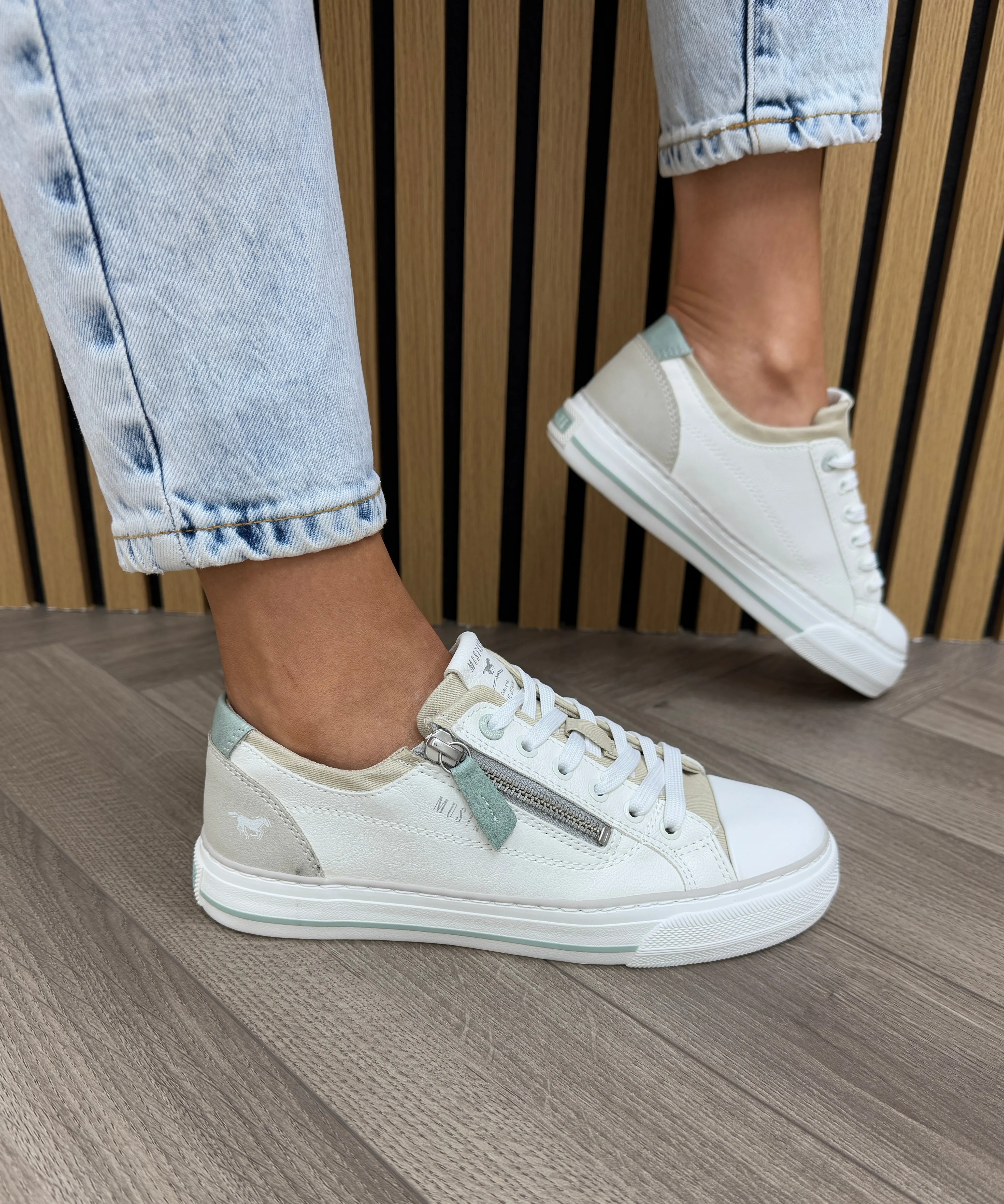 Mustang (SS25) Lace Up Trainer With Side Zip 1272-310-14 - White/Beige (M6)