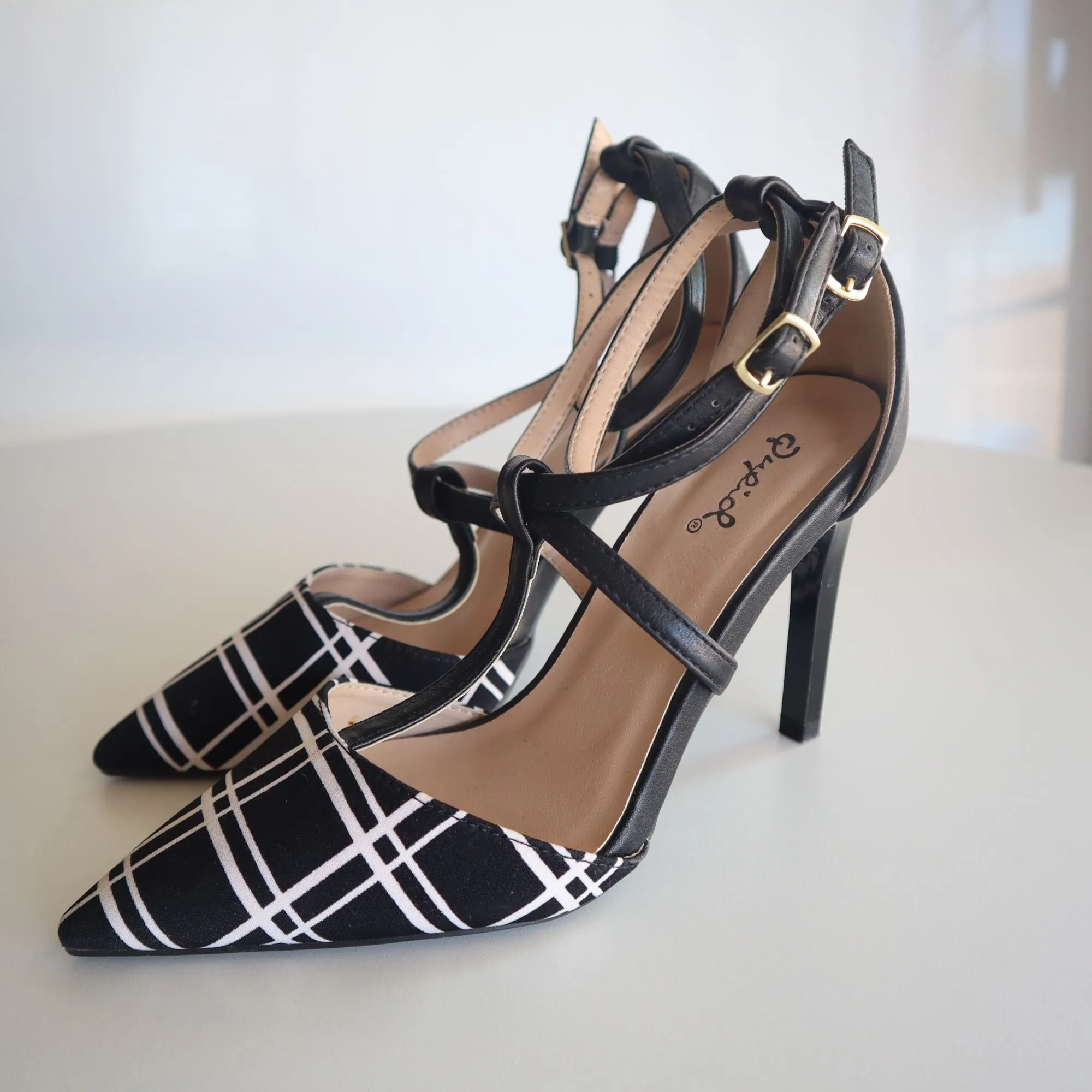 Qupid Women's Size 6 Black & White Plaid Strappy Pointed Toe High Heels
