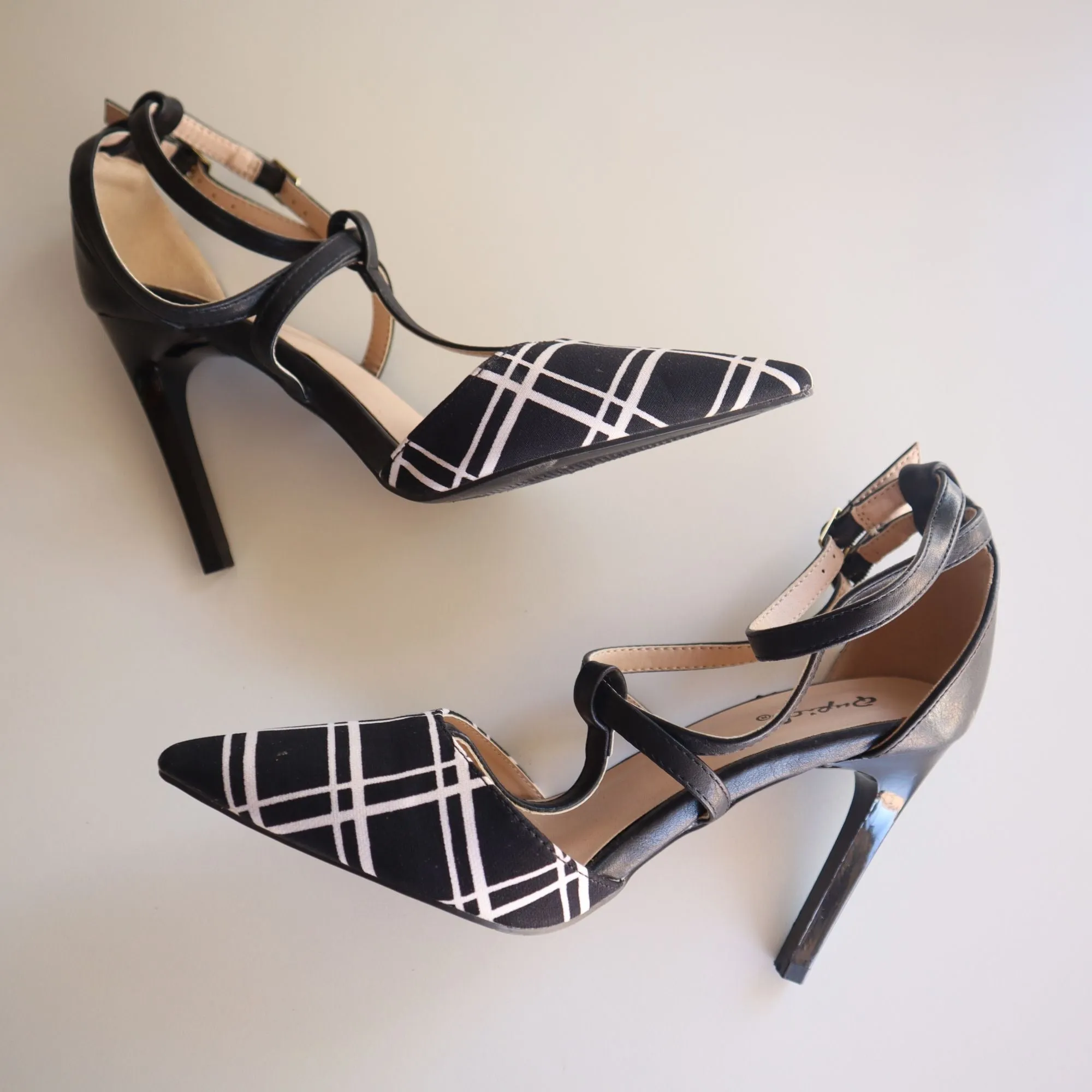 Qupid Women's Size 6 Black & White Plaid Strappy Pointed Toe High Heels
