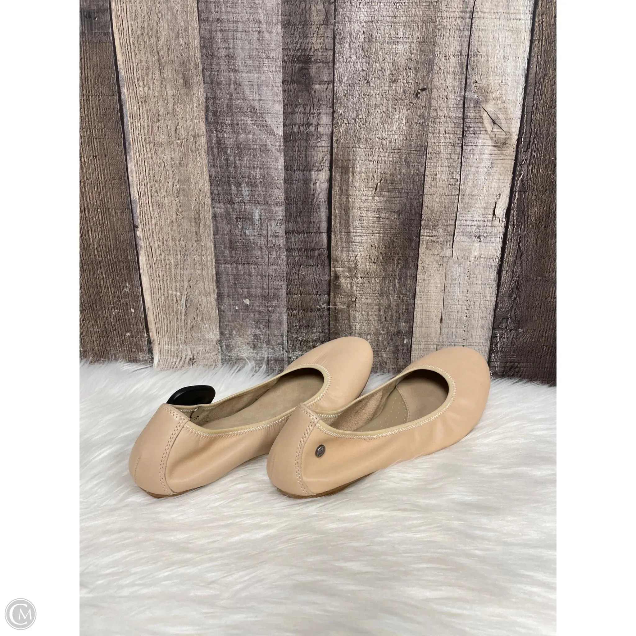 Shoes Flats By Hush Puppies In Tan, Size: 7