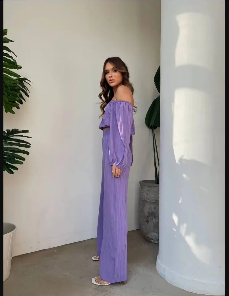 Woman's Plisse Blouse With Long Sleeves And Pant