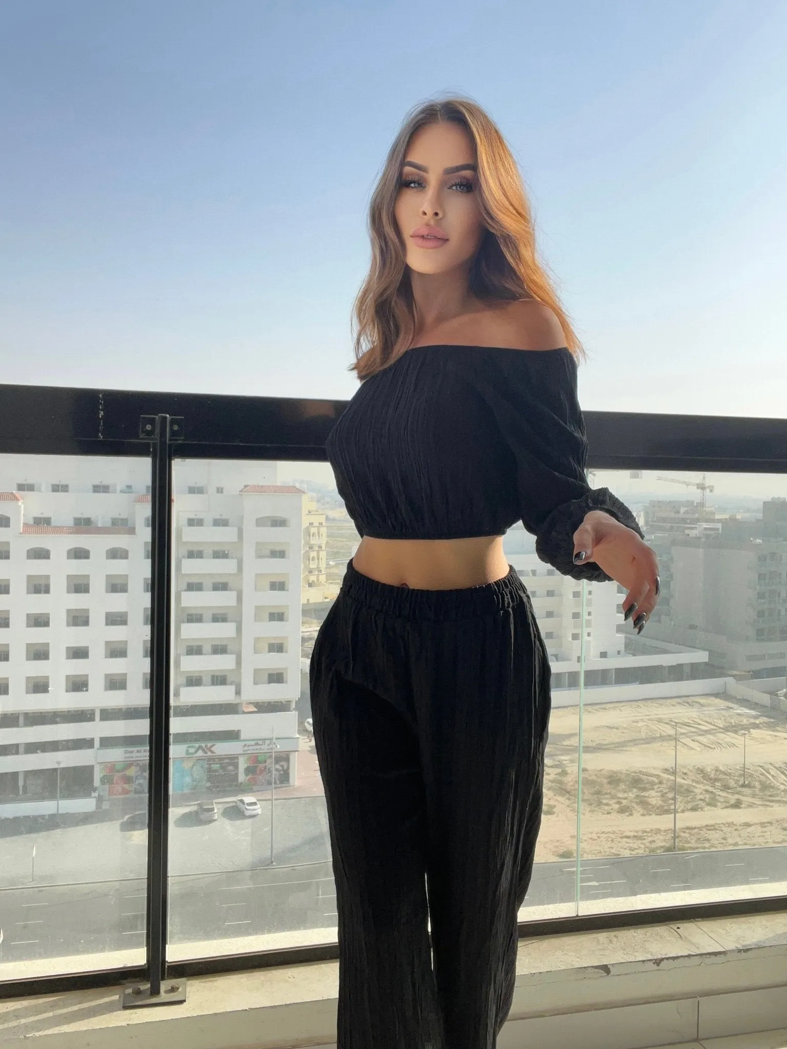 Woman's Plisse Blouse With Long Sleeves And Pant