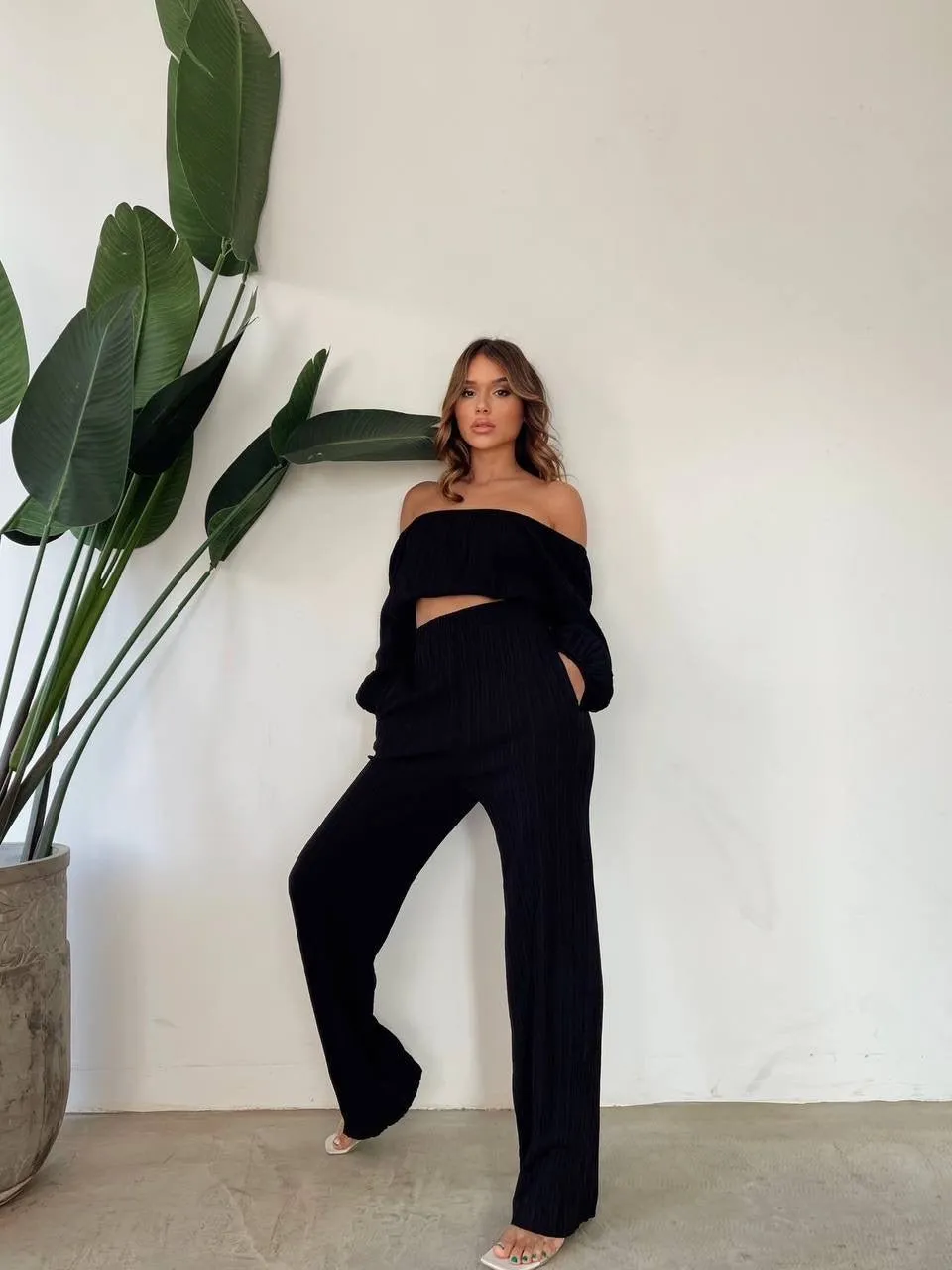 Woman's Plisse Blouse With Long Sleeves And Pant